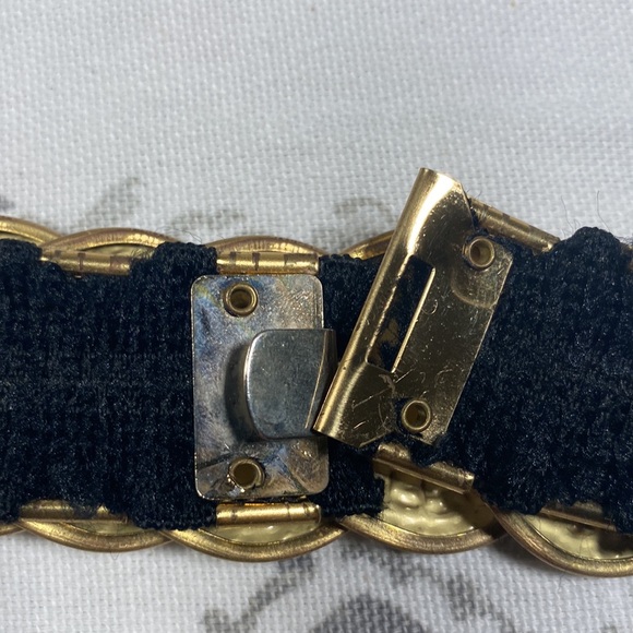 Vintage Stretch‎ round coin look gold tone belt - Picture 7 of 8